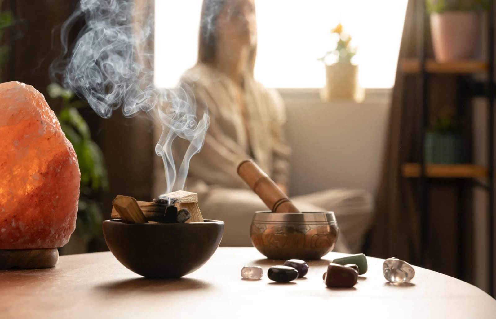 Füstölő és tibeti hangtál egy Reiki tanfolyam hangulatában